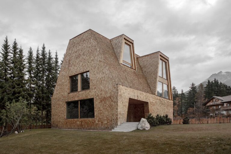 ciAsa, la casa trapezoidale sulle Dolomiti