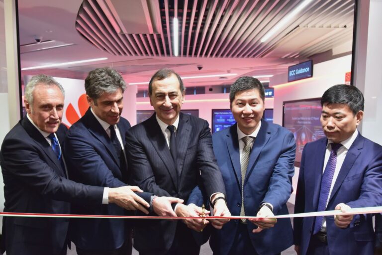 Huawei a Milano, cerimonia ufficiale per l’apertura dei nuovi uffici