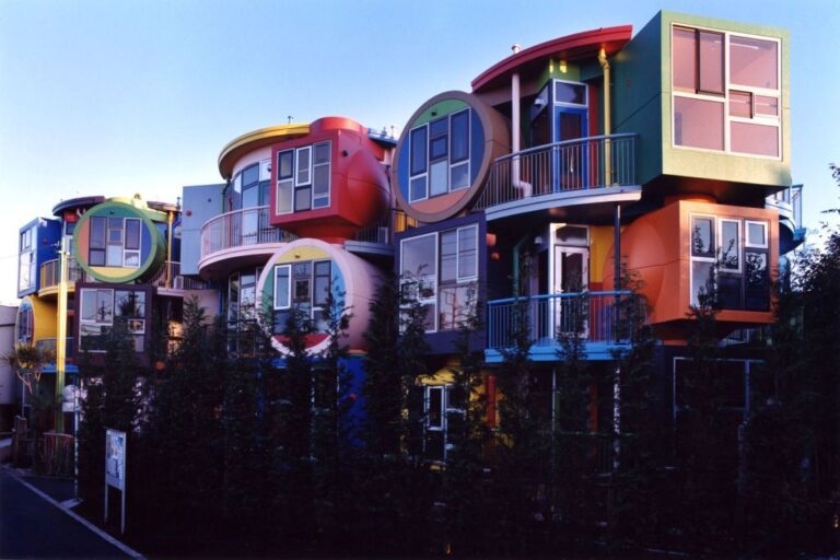 La casa a colori contro la solitudine