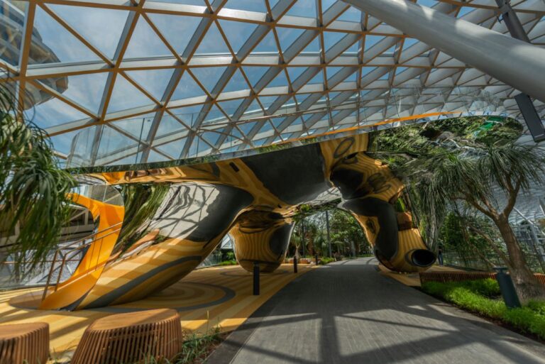 C’è una cascata dentro l’aeroporto di Singapore