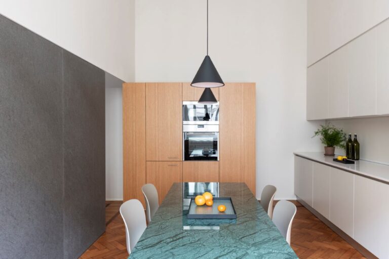 Studio Wok ridisegna un appartamento a Milano
