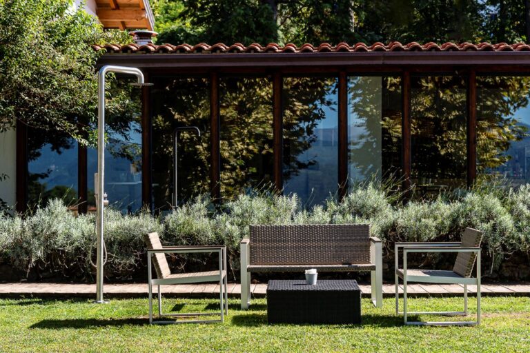 Damast, design “inossidabile” per le docce open air