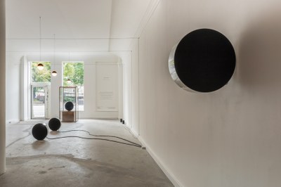 bang-olufsen-beosound-edge-speaker-michael-anastassiades-LDF-designboom02.jpg