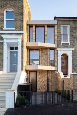 coach-house-selencky-parsons-architecture-london-uk_dezeen_1704_col_24.jpg