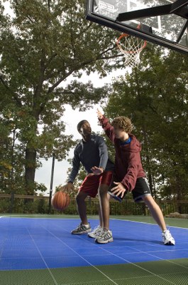 RS42642_Backyard_Sport-court_2Teenagers_USA.jpg