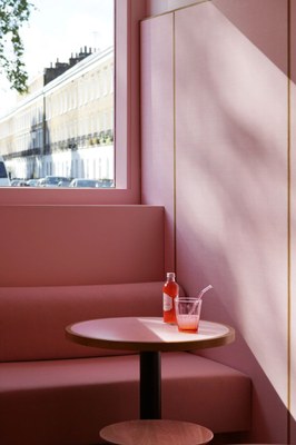 humble-pizza-child-studio-pink-interiors-restaurants-london_dezeen_2364_col_7.jpg