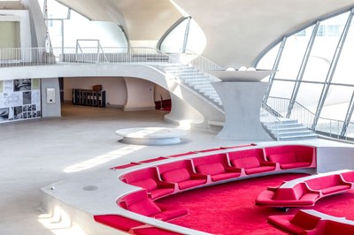 twa-hotel-eero-saarinen-interiors-jfk-airport-new-york-city-usa-max-touhey_dezeen_2364_col_3.jpg