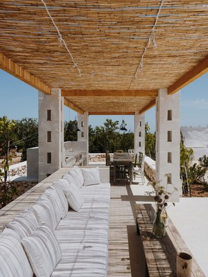 villa-cardo-studio-andrew-trotter-puglia-italy-residential-italian-white-houses_dezeen_2364_col_28.jpg