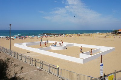 benedetto-bufalino-terrain-de-sport-sports-field-anglet-beach-france-designboom-04.jpg