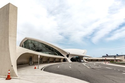 twa-hotel-eero-saarinen-interiors-jfk-airport-new-york-city-usa-max-touhey_dezeen_2364_col_6.jpg