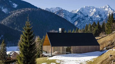 z-house-geza-alpine-mountain-camporosso-italy-_dezeen_2364_hero_b-1-1704x959.jpg