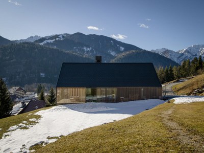z-house-geza-alpine-mountain-camporosso-italy-_dezeen_2364_col_2.jpg