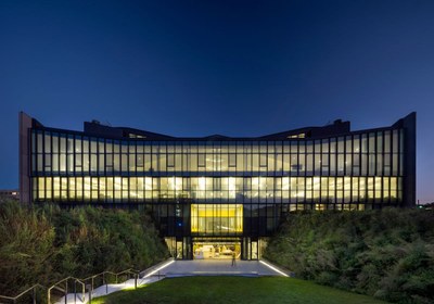 daniels-building-one-spadina-crescent-nadaaa-toronto-ontario-canada-nic-lehoux_dezeen_2364_col_23.jpg