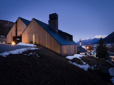 z-house-geza-alpine-mountain-camporosso-italy-_dezeen_2364_col_16.jpg