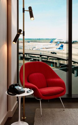 twa-hotel-eero-saarinen-interiors-jfk-airport-new-york-city-usa-david-mitchell_dezeen_2364_col_3.jpg