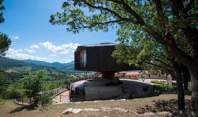 rotating-house-roberto-rossi-rimini_dezeen_2364_col_17-1704x1015.jpg