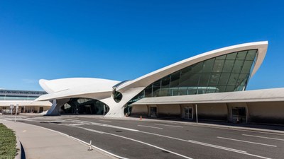 twa-hotel-eero-saarinen-interiors-jfk-airport-new-york-city-usa-max-touhey_dezeen_2364_col_9.jpg