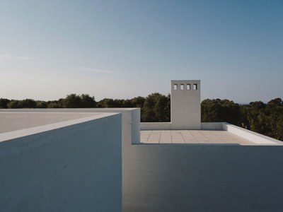 villa-cardo-studio-andrew-trotter-puglia-italy-residential-italian-white-houses_dezeen_2364_col_1.jpg