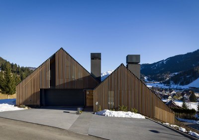 z-house-geza-alpine-mountain-camporosso-italy-_dezeen_2364_col_8.jpg