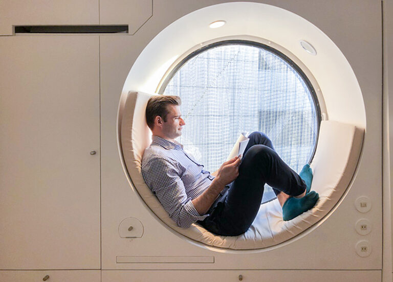 Dormire in una capsula al lavoro