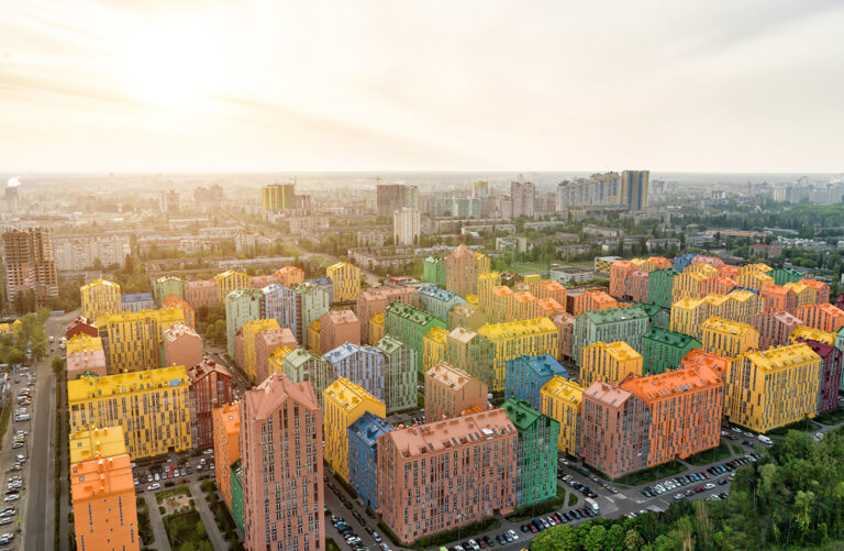 Comfort Town, case colorate e servizi per il nuovo quartiere “cartoon” di Kiev