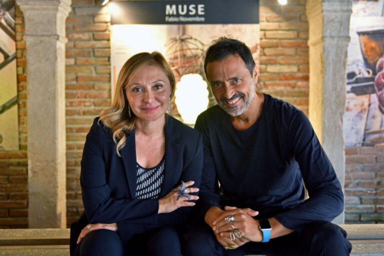 Muse, le sculture luminose di Fabio Novembre per Venini ispirate all’Arte Metafisica