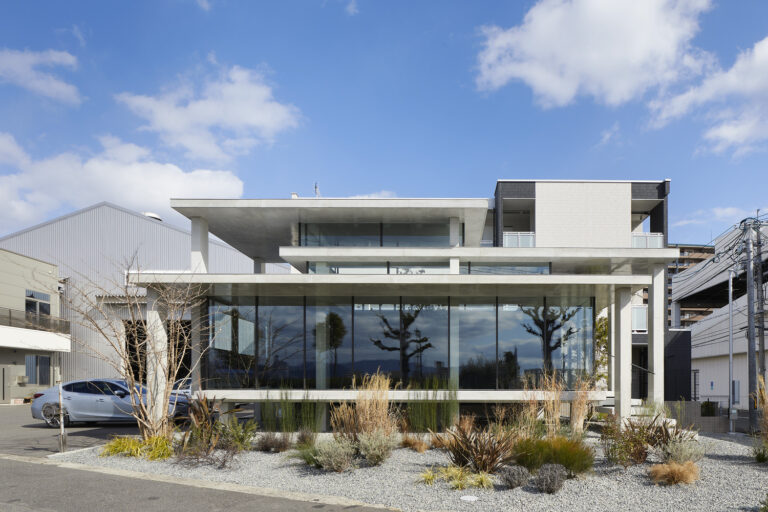Il Café sul mare “flessibile” di IGArchitects a Ujina