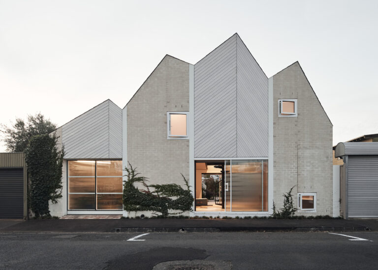 RaeRae House, l’estetica zig zag di una casa a Melbourne