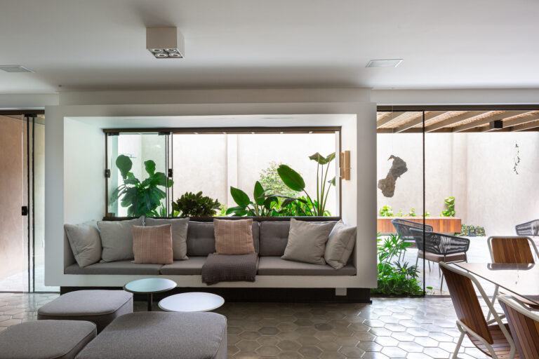 Oasis House, la casa tropicale di Studio Kyze in Brasile