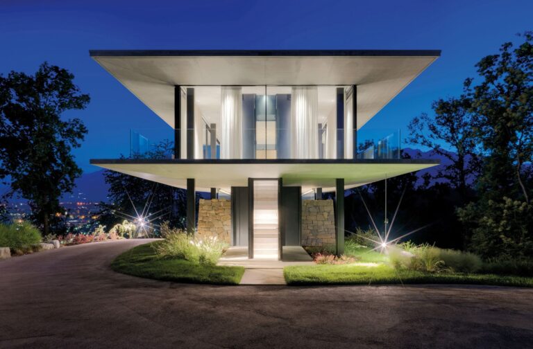 Teca House, lo scrigno trasparente sulle colline di Biella