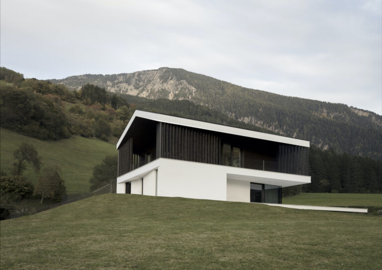 Casa Pura, un nuovo concetto di abitazione alpina firmata Perathoner Architects