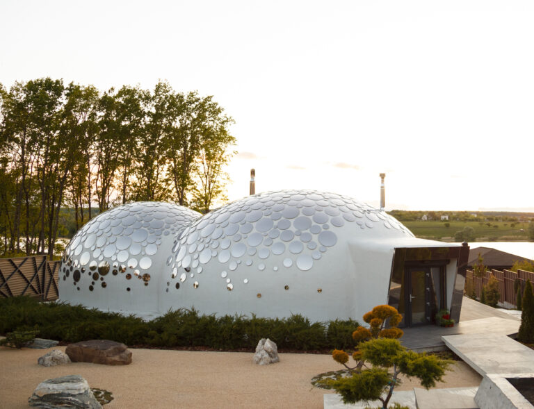 Baan Bubble Dome House, l’eclettismo della casa retro-futurista