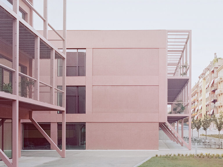 A Torino c’è una scuola rosa