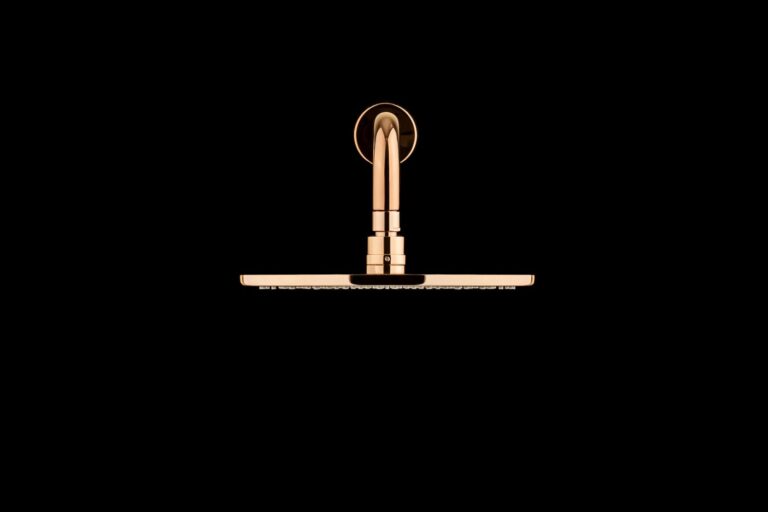 Kit Doccia Elegance, il “rose gold” protagonista delle soluzioni Damast