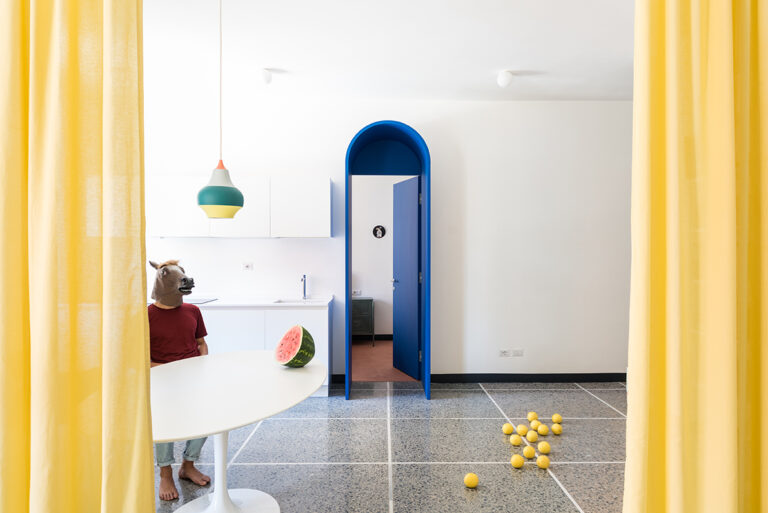 Retroscena, architettura e teatro nella casa di La Macchina Studio a Roma