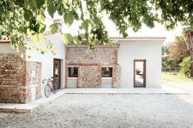 Didonè Comacchio Architects progetta una depandance rurale in Veneto