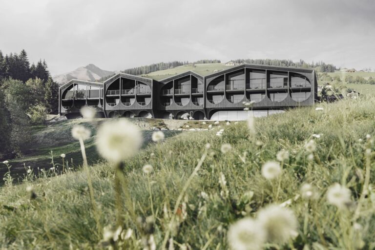 Hotel Milla Montis, Peter Pichler incornicia le Dolomiti