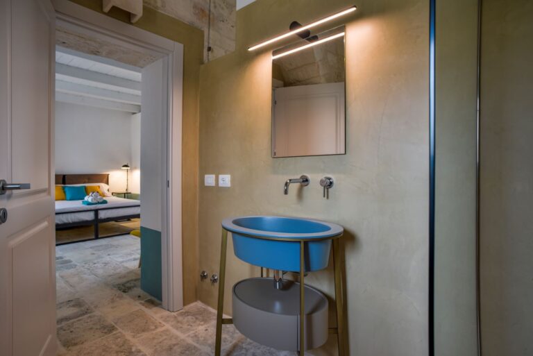 Borgo Aratico, i bagni Ceramica Cielo protagonisti dell’antica masseria