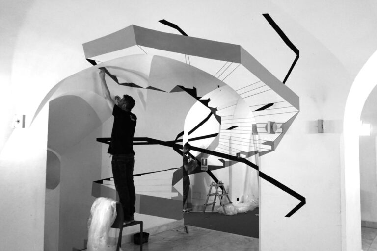 Architettura e arte urbana, Vostok Collective rivisita la scala di Franco Albini a Genova