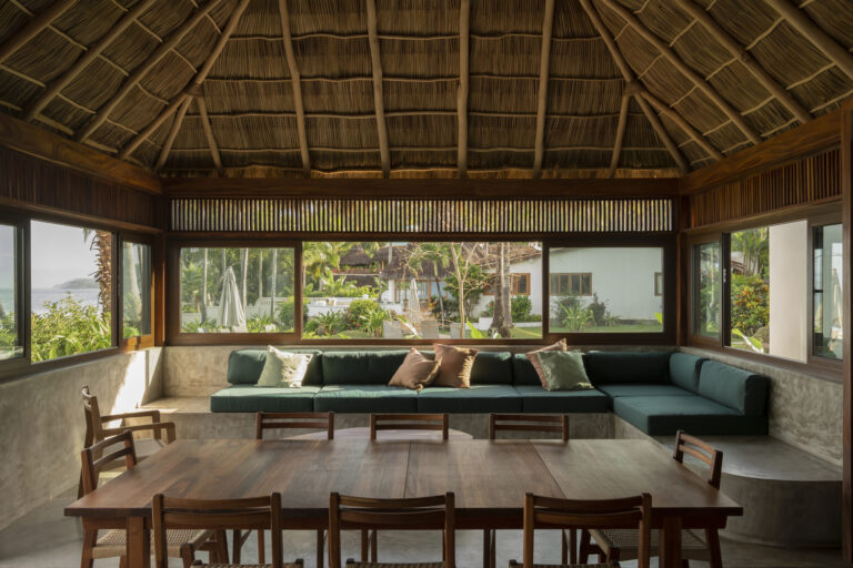 Casa Mirlo, la villa “palapa” di PALMA in Messico