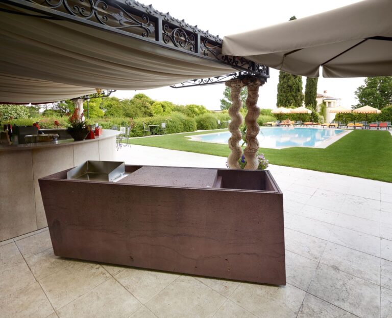 Incline, la cucina monoblocco per vivere outdoor