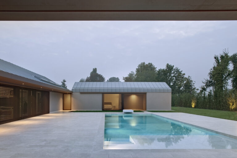 Villa BE, la casa che ascolta il paesaggio