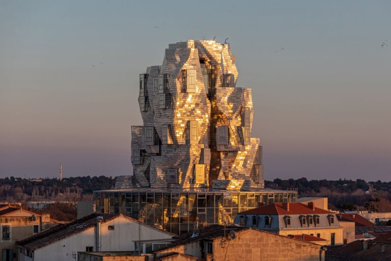 Luma, la torre scultura di Gehry ad Arles è quasi pronta