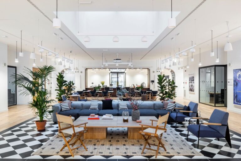 Co-working, il più grande spazio WeWork ha aperto a Milano