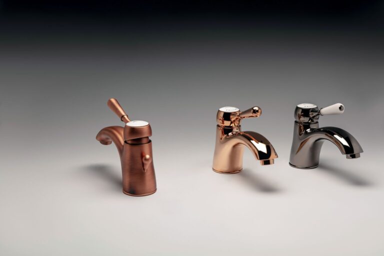 Serie 900, forme classiche e linee morbide per il bagno