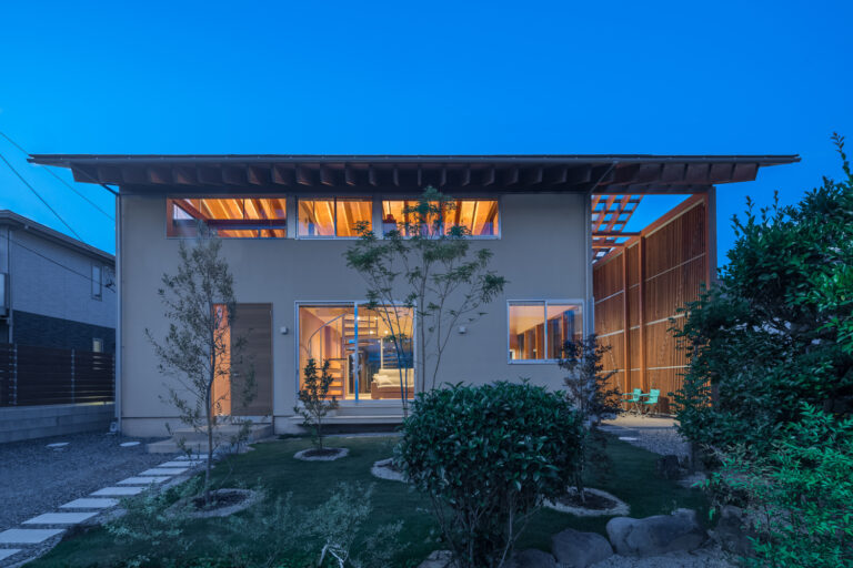 House in Otai, il legame tra due case nella campagna giapponese