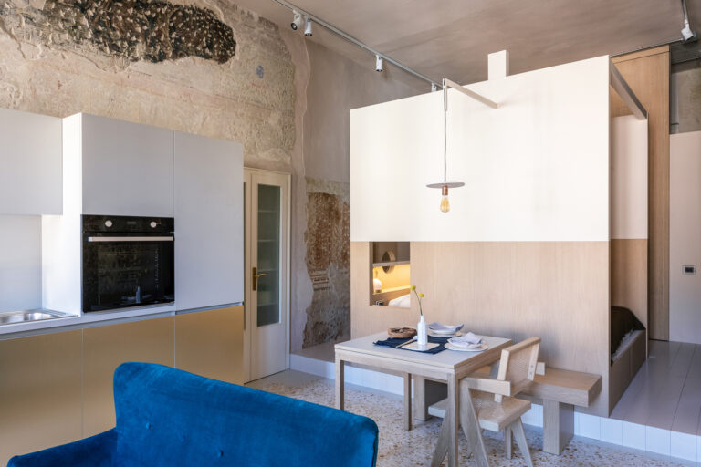 Effe Apartment, il monolocale vintage di Archiplanstudio a Mantova