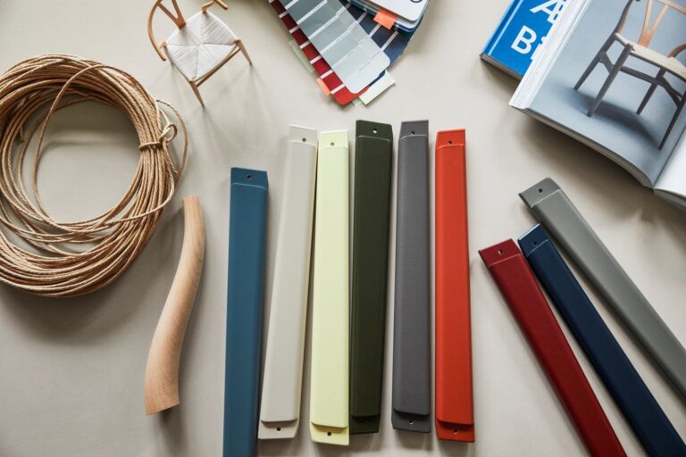 Carl Hansen & Son, cinque nuovi colori per i First Masterpieces di Wegner
