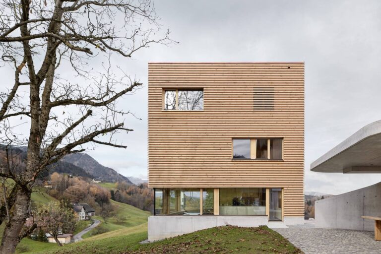 House in the Orchard, la moderna semplicità del legno