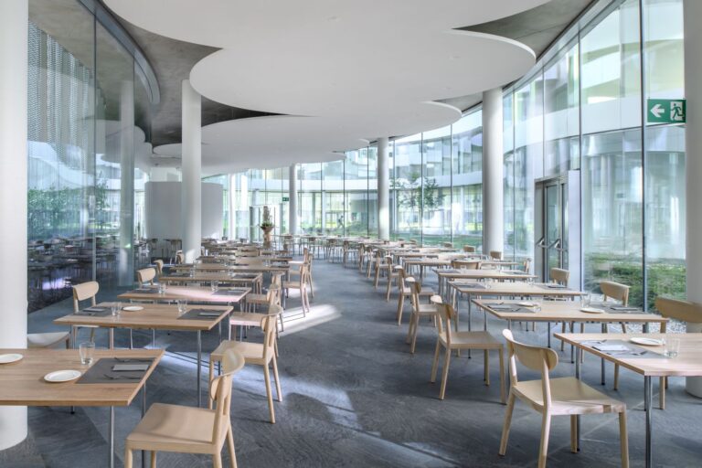 Le sedute Pedrali arredano il nuovo Campus SDA Bocconi